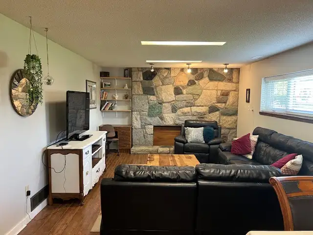 BEAUTIFUL FULLY FURNISHED 2 Bed 1 Full Bath Suite in North Delta