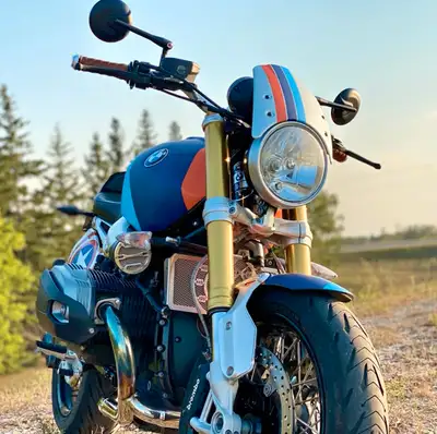 Looking for a bike that turns heads, sounds incredible, and delivers a pure, connected riding experi...