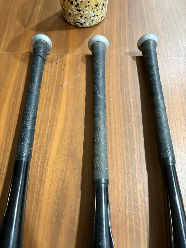 3 Easton reflex bats sold as a lot  in Baseball & Softball in Guelph - Image 9