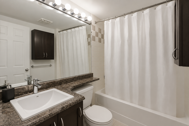 $1,500 All-In | Furnished Room Downtown Vancouver in Room Rentals & Roommates in Vancouver - Image 8