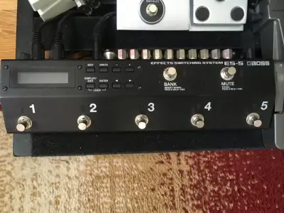BOSS ES-5 EFFECTS SWITCHING SYSTEM, View more