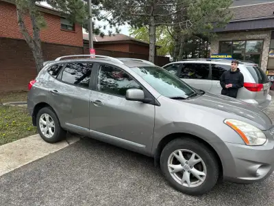 2011 Nissan rogue AWD $5500 or best offer ! Only 173,000 km's