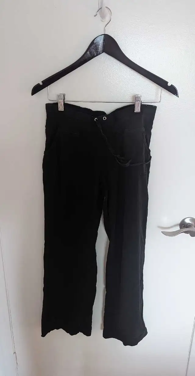 Women's Medium Black Sweatpants  in Women's - Bottoms in City of Toronto - Image 2