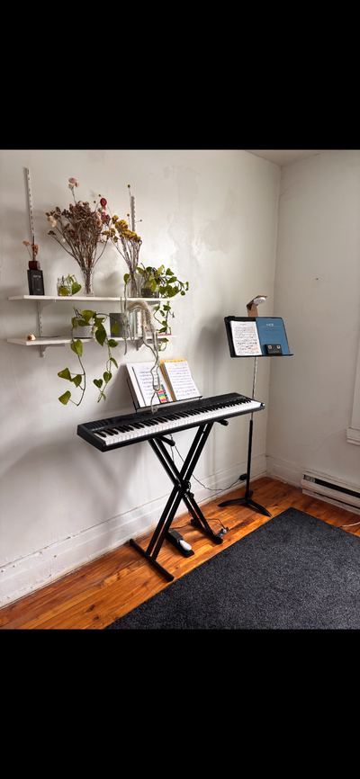 This cozy and convenient apartment is available for rent, located just a 5-minute walk from the Verd...