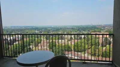 Shared Room for Female – From August Opposite Fairview Mall, Kitchener Looking for a female roommate...