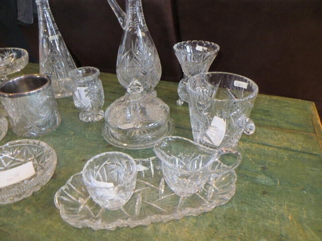 LOT CRYSTAL VERRE TAILLÉ BEURRIER CARAFE BOL BONBON VASE SEAU dans Vaisselle et articles de cuisine  à Ville de Québec - Image 2