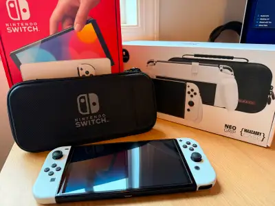 Barely used Nintendo Switch Oled - Original box, Dock, Charger, Accessories - Includes Skull & Co NE...