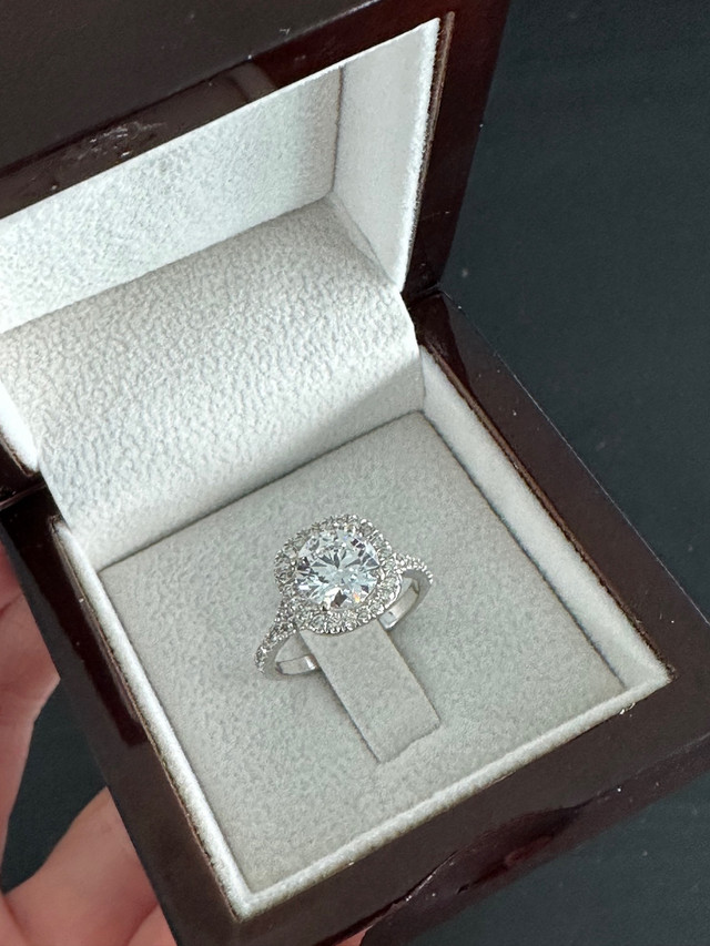 3.12 CT Round Cut Halo Diamond Ring in Jewellery & Watches in City of Toronto - Image 2
