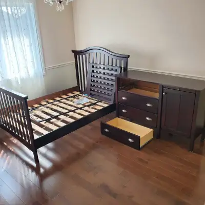 College Woodwork Convertible Crib and Dresse, View more