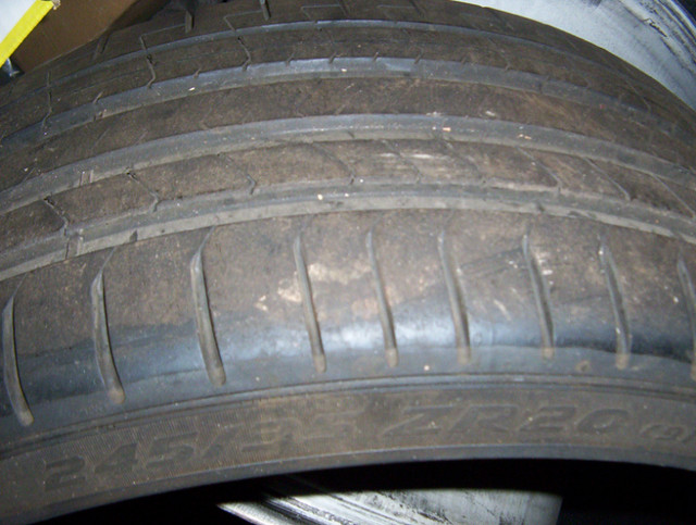 2 tires Pirelli P-Zero 245/35 ZR 20 great used. dans Pneus et jantes  à Ouest de l’Île - Image 3