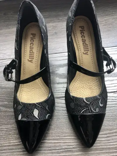 Piccadilly- black and dark grey high heel shoe. Size: 35. Locate, View more