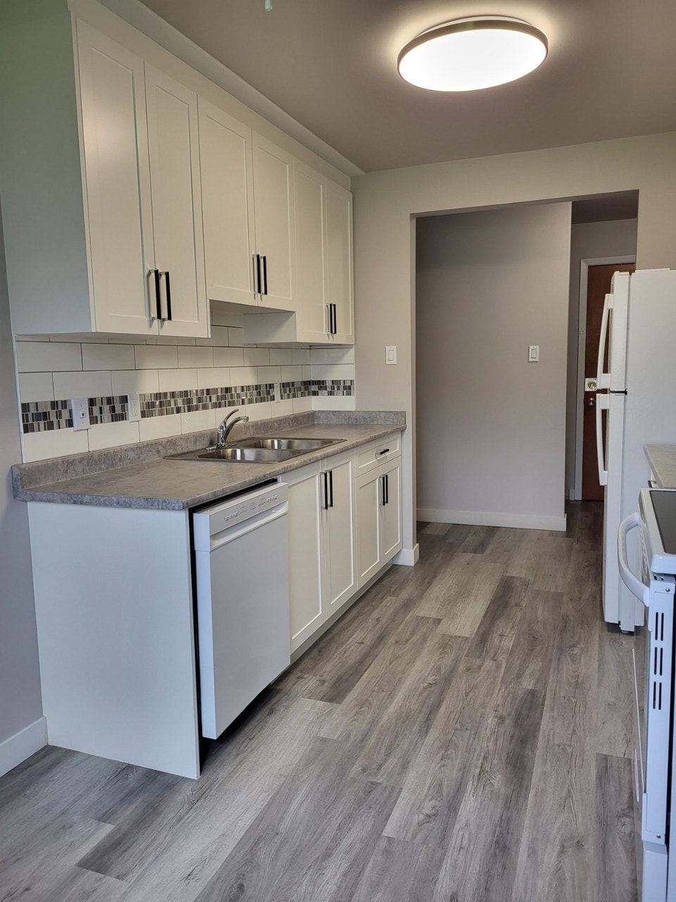 Spacious 2 Bedroom Apartment for Rent October 15th 2