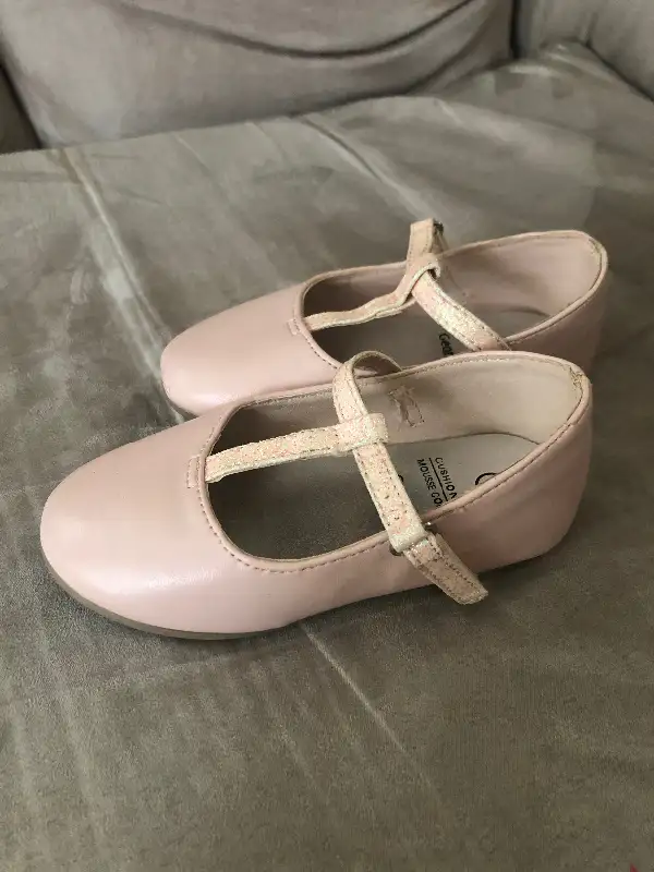 Girls Dress Shoes Size 7 in Kids & Youth in City of Toronto - Image 2