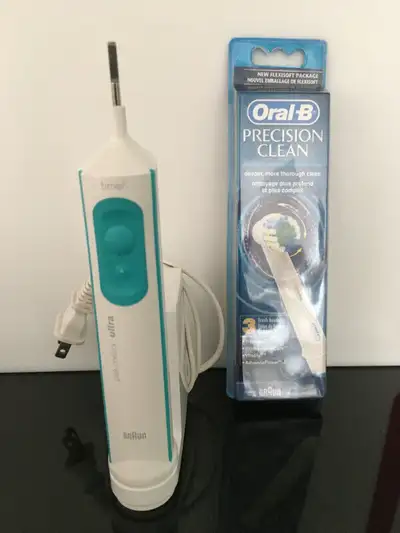 Braun plak control ultra electric toothbrush type 4716, advance power 900 with wall attachment and w...