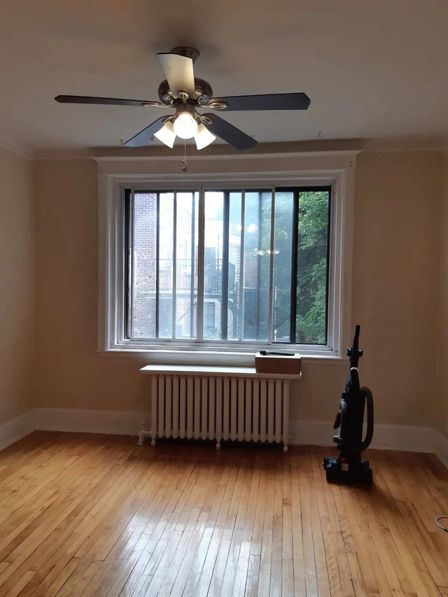 Large 5 1/2 in NDG on Monkland Avenue — photo 1