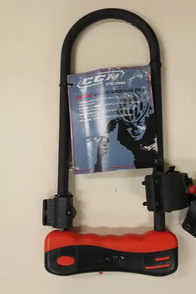 This is a current Canadian Tire item: #073-3300-4 https://bityl.co/S4on I have one left for $12