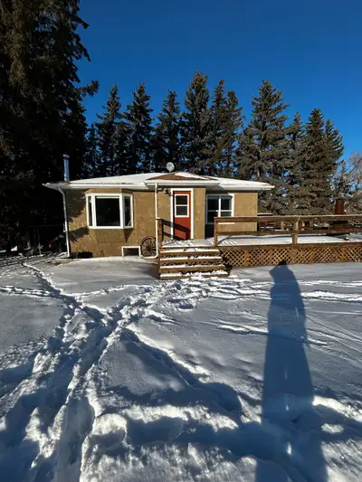 1960s recently renovated home with 3 year old A/C, and deck (2016). Exterior parged and stuccoed in...
