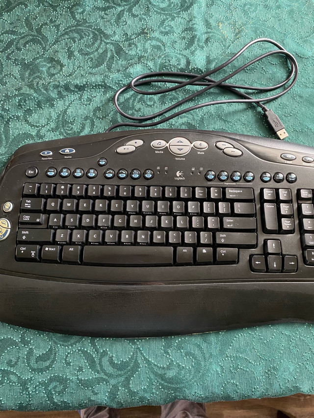Logitech computer keyboard  in Mice, Keyboards & Webcams in Cape Breton