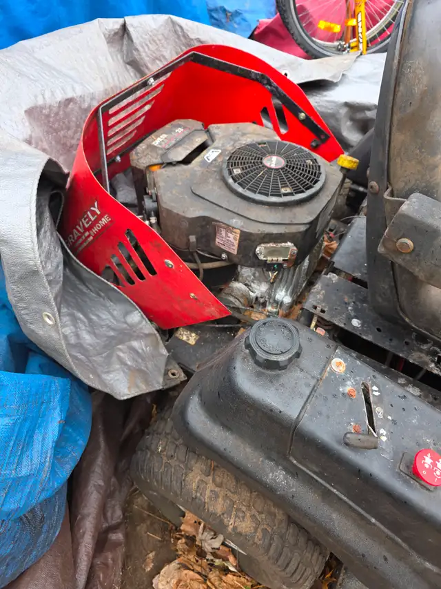 Gravely ZT2352 Zero-Turn Mower Commercial Grade 2 Tanks Tractor in Lawnmowers & Leaf Blowers in Windsor Region - Image 4