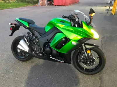 2014 Kawasaki Ninja 1000 ABS Like NEW only 1600 kms This bike is in showroom condition.. must see to...
