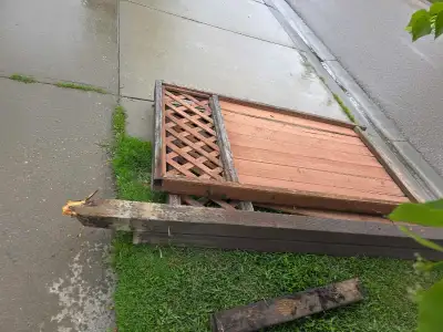 Free 4x4s, 2x4s, gate panels, lattice, fence boards