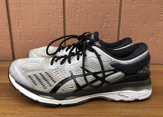 Asics Gel Kayano 24 Running Shoes Men US 12 Silver in Men's Shoes in Mississauga / Peel Region - Image 2
