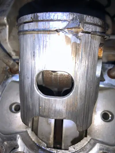 ISO blown up or non-running 2 stroke or 4 stroke race bikes. Looking for bikes like KX250, CR250, YZ...