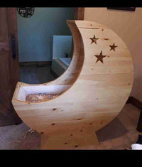 Beautiful Moon-shaped bassinet