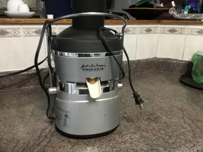 Hardly used carrot juicer.