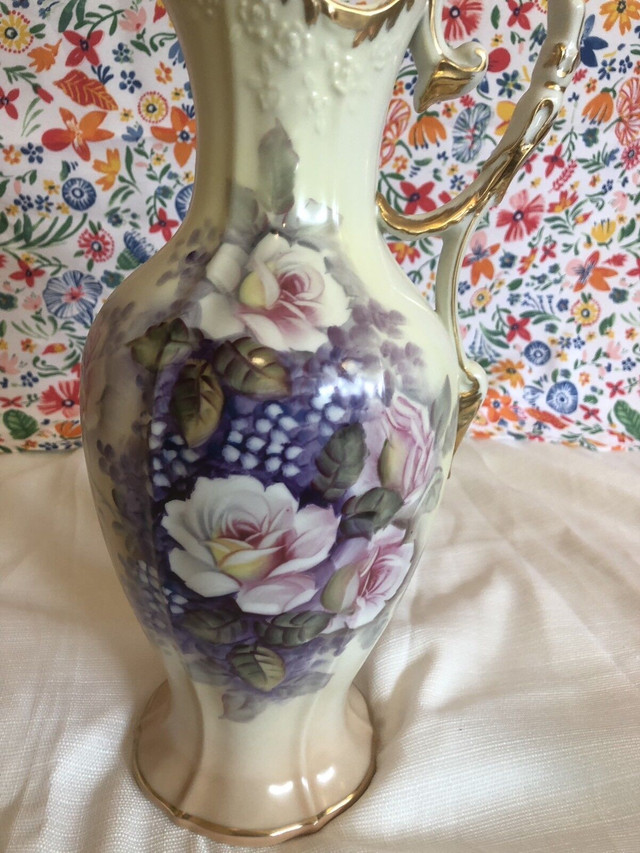 Large Antique Japanese Pearl Colour Vase  in Arts & Collectibles in Kingston - Image 2