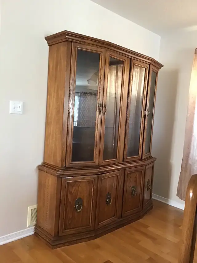  Dining room table, Buffet, Hutch and six chairs   in Dining Tables & Sets in Kingston - Image 6