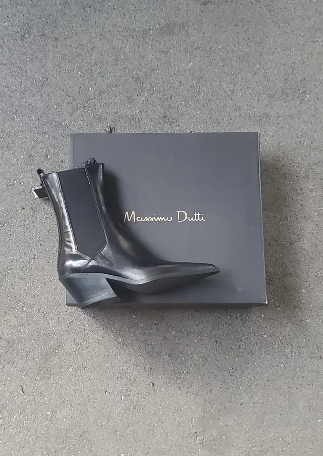 Leather Boots (Women) in Women's - Shoes in Mississauga / Peel Region - Image 2