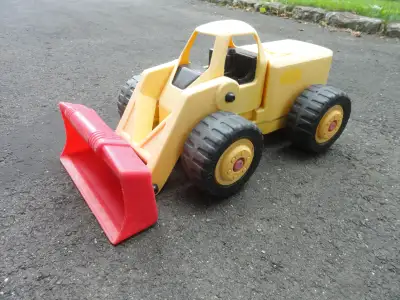Gros camion (loader) Little Tikes. VINTAGE. Le préféré du carré de sable. Cette chargeuse est sécuri...