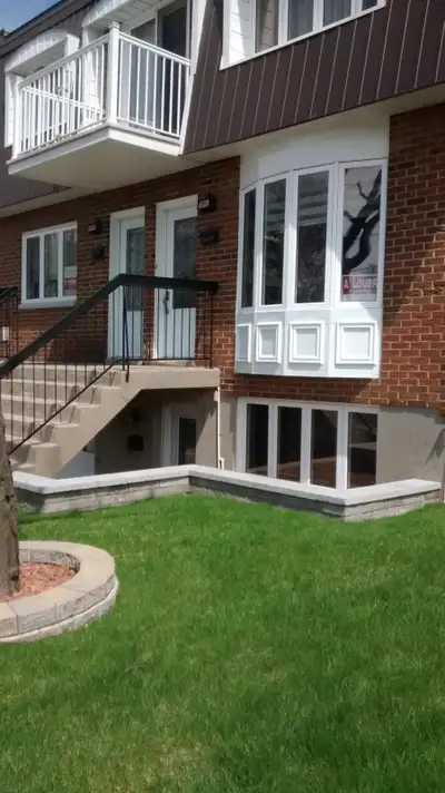 LONGUEUIL 3 1/2 LOGEMENT À LOUER LIBRE 1 JUILLET '' OU AVANT " *** $1015.00.00 /mois *** Au sous sol...