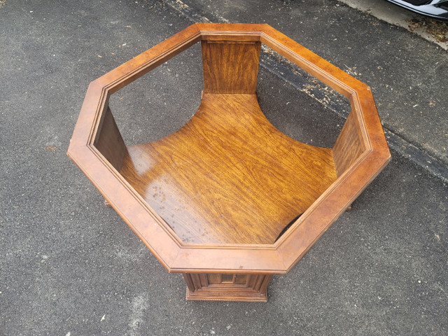 Vintage Coffee Table with Glass Top in Coffee Tables in Regina - Image 3
