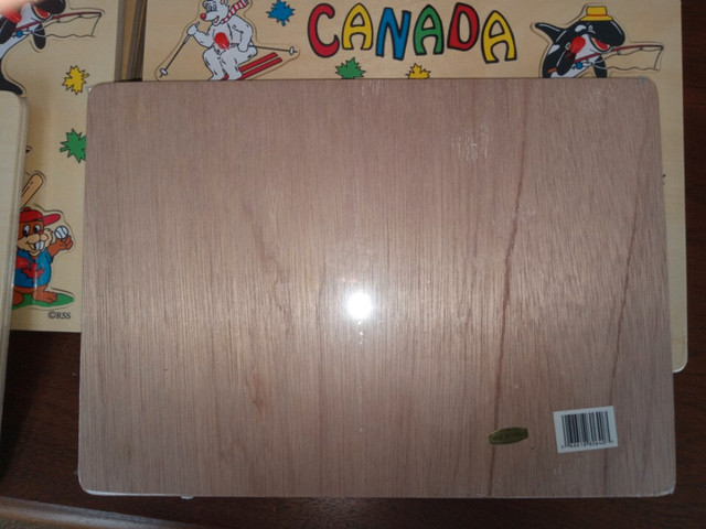 LOT OF 10 CANADA THEMED WOOD PUZZLES / KIDS PUZZLE TOY - NEW  in Toys & Games in Belleville - Image 3