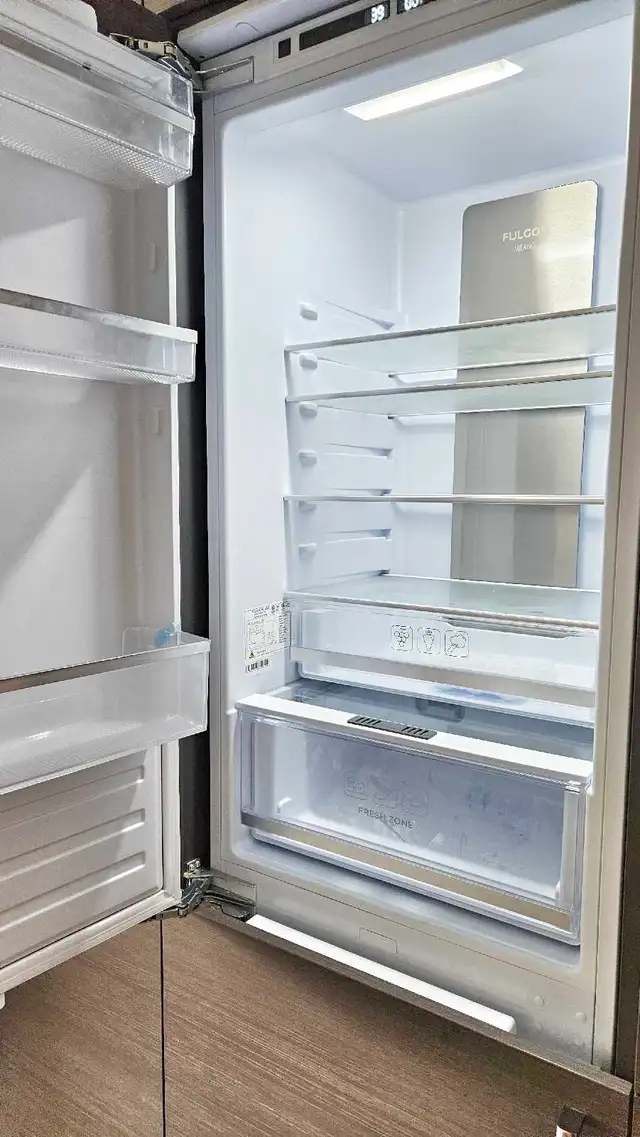 private furnished bedroom and a small den in Room Rentals & Roommates in Vancouver - Image 4