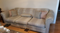 2 SOFAS + 1 CHAISE VERTS 1500$ 