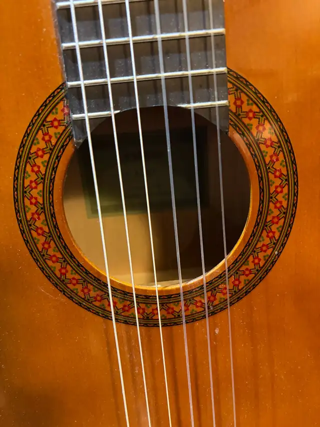 Guitare classique Yamaha C40 in Guitars in City of Montréal - Image 7