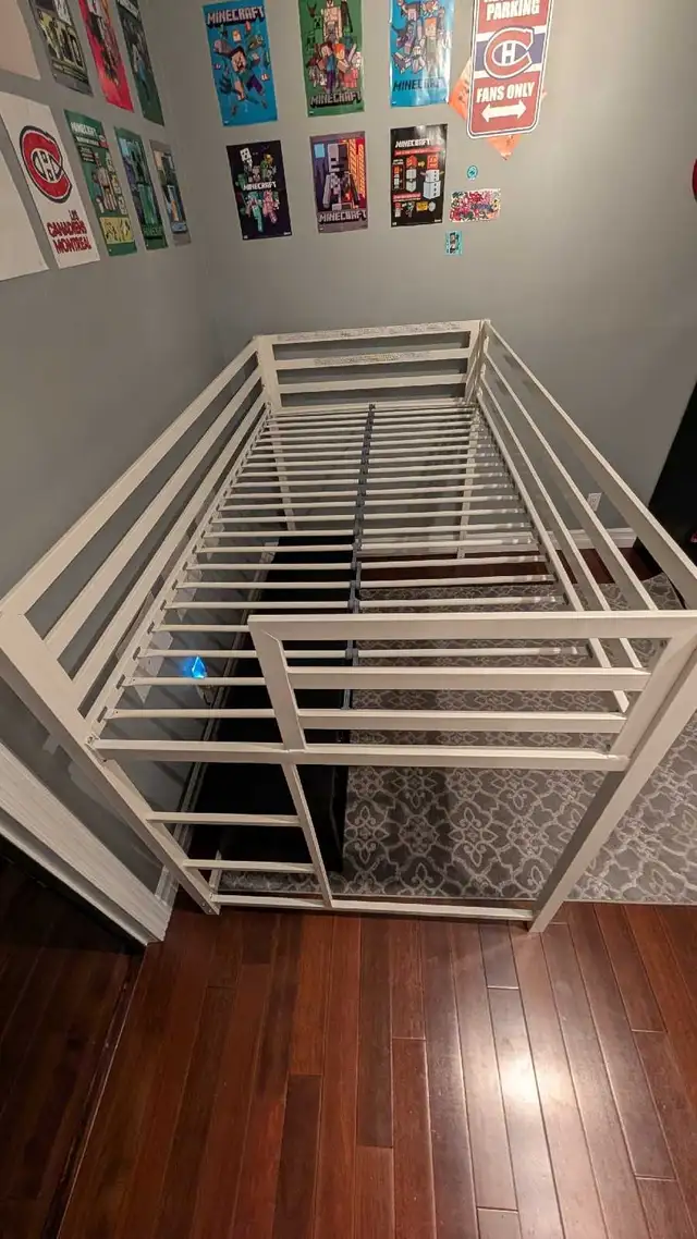 150$  #1 Lit simple mezzanine metal complet (déjà démonté) excel in Beds & Mattresses in Longueuil / South Shore - Image 3