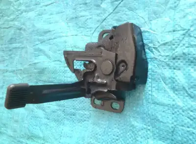 Selling a Hood Latch for Honda Civic Sedan 2006-2011. Genuine Honda part in perfect working conditio...