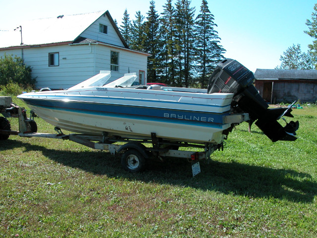 1989 Bayliner Capri 1500 with 90hp Force. in Powerboats & Motorboats in Kapuskasing - Image 2