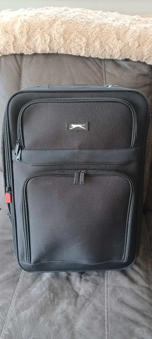 Black carry on suitcase628637383353611220
