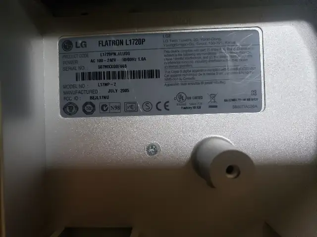 4 LCD COMPUTER MONITORS FOR SALE! $70- $80 EACH O.B.O in Monitors in Oshawa / Durham Region - Image 7