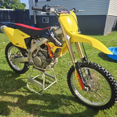 Bike is near mint condition 1 owner it was still in crate when I got it in 2020 has about 36 hours o...