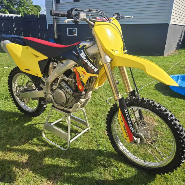 2014 suzuki rmz 450 motocross bike in Dirt Bikes & Motocross in Saint John - Image 2