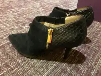 Michael Kors size 9m heels black snakeskin
