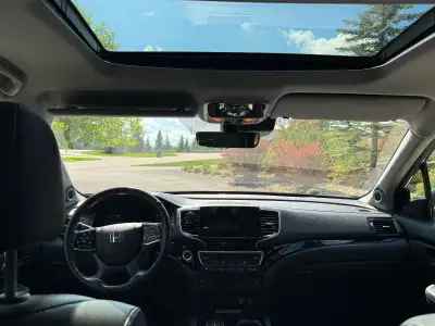 2019 Honda Pilot 8 Touring, fully loaded, one owner, well maintained, sunroof, power windows, power...