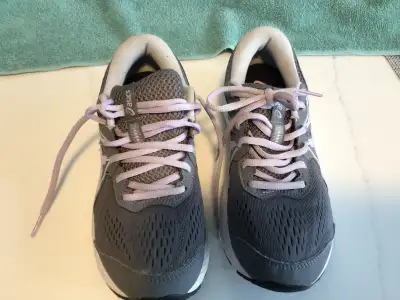 Women’s ASICS Gel Contend 7 Running Shoes Sz 8, View more