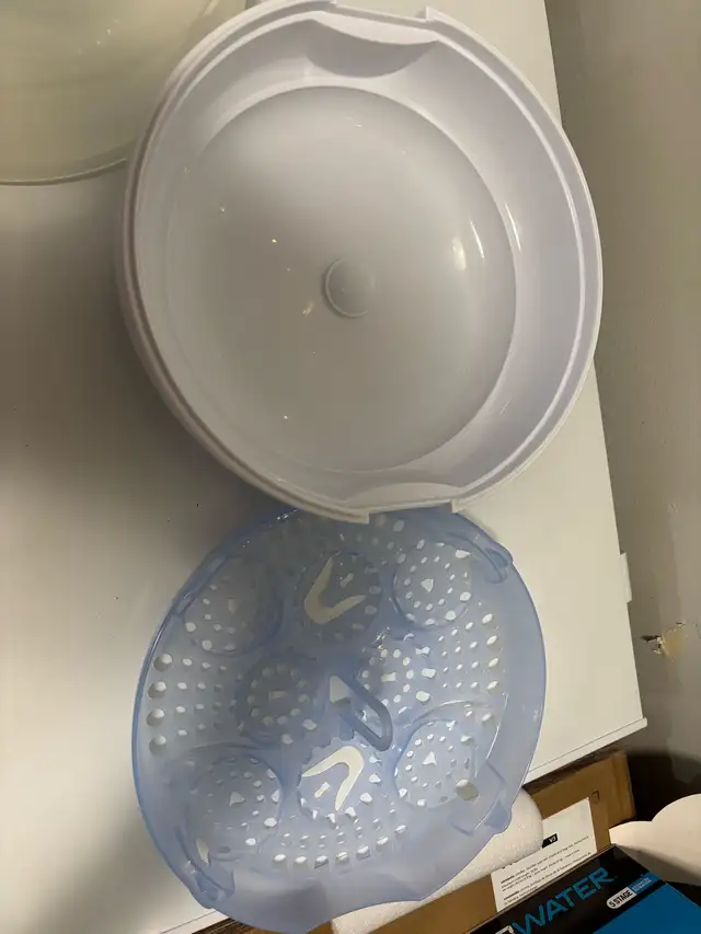 Philips Avent Microwave Steam Sterilizer in Feeding & High Chairs in City of Toronto - Image 4